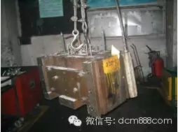 模具吊掛時模具的定、動模平面